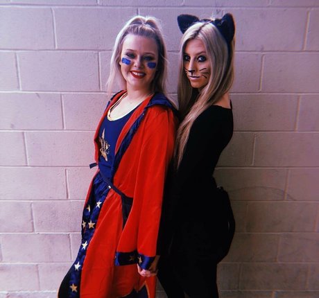 美しいブロンドのオンリーファンズ セックス 写真