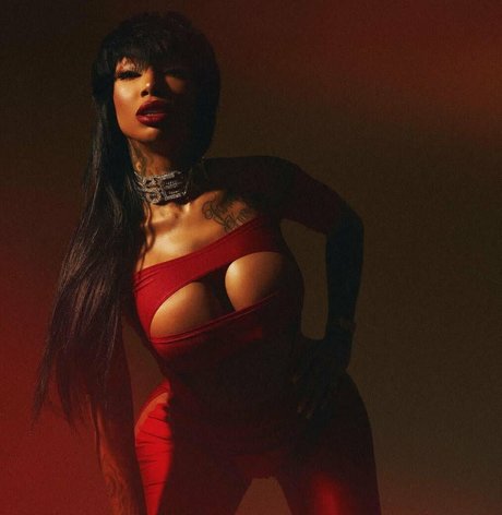 flyyytattedsky ポルノスター トップ 写真