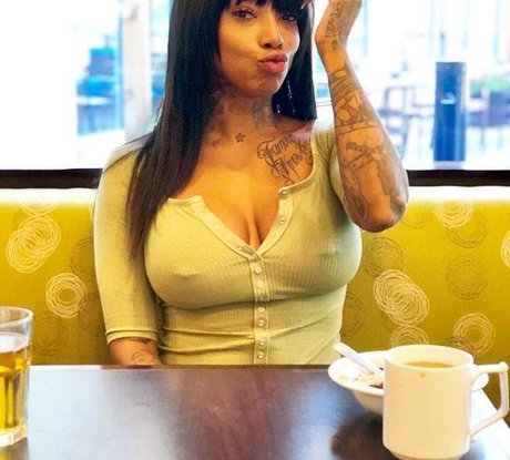 flyyytattedsky 女優 アーカイブ