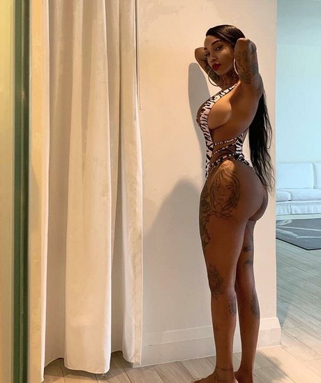 flyyytattedsky アダルト女優 写真