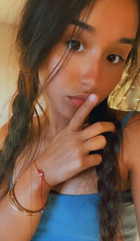 足 熟女 オンリーファンズ 無料裸 画像