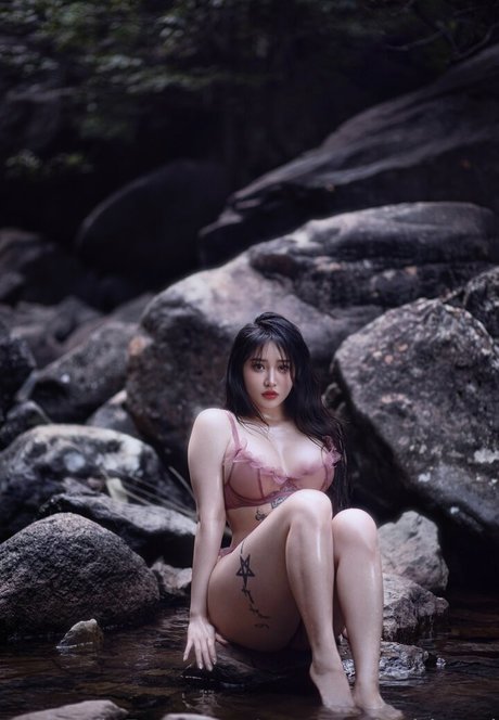 大きなプッシー唇オンリーファンズ 無料 画像