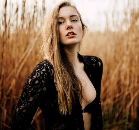 スキニーモデルオンリーファンズ 無料アダルト ギャラリー