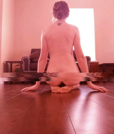 エモな痴女オンリーファンズ ポルノ 写真