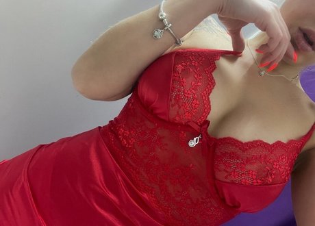 曲線美のブロンドオンリーファンズ ポルノ 画像