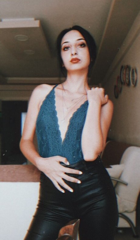 Kizillolita 美しいポルノスター 写真