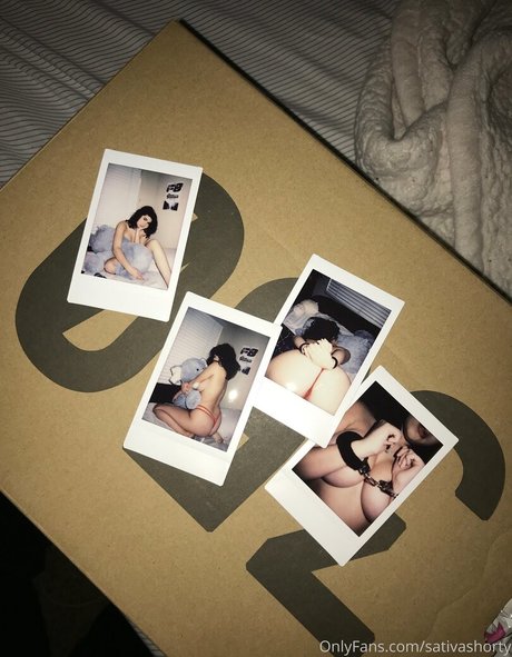 乳首 オンリーファンズ 無料裸 画像