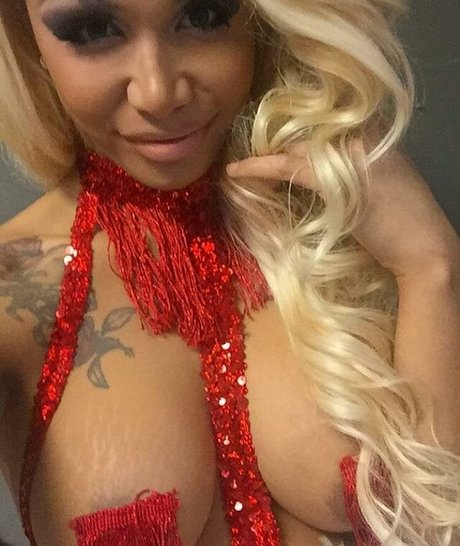 Mia Tasiilemiliona ポルノモデル アーカイブ