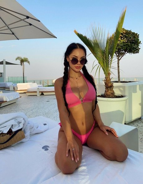 Kristina Azaronak 素敵なスター ギャラリー