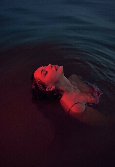 モンスターコックオンリーファンズ ホット裸 写真