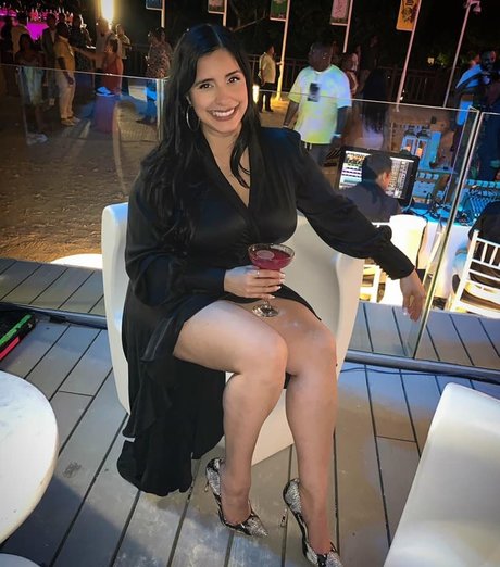 Laura Stylez xxxスター 画像