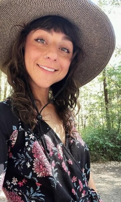 キティ・ウェット・オンリーファンズ ヌード 写真