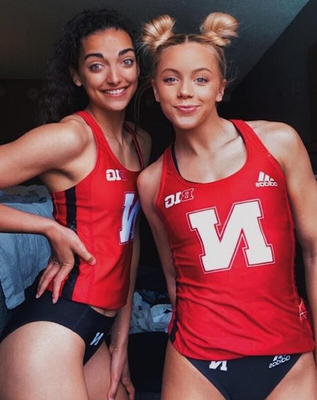 足 マンコ オンリーファンズ ポルノ 写真