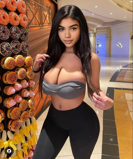 Zarah Heavens 裸のモデル アーカイブ