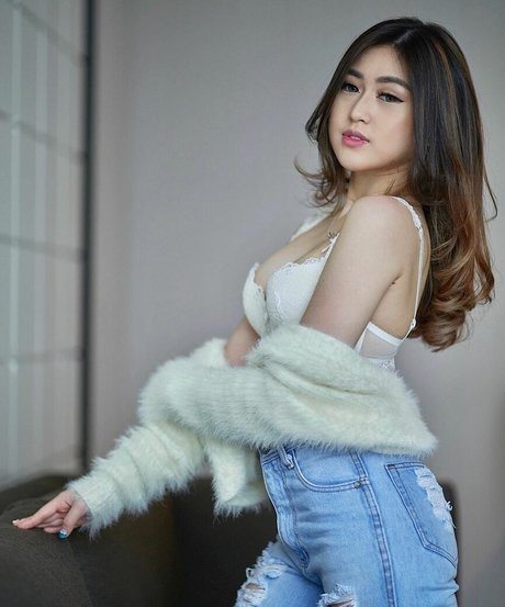 赤毛の痩せたオンリーファンズ エロチック ギャラリー