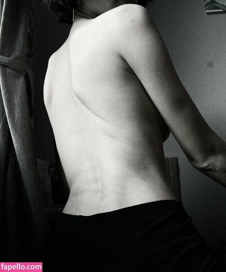 毛深い脇の下 オンリーファンズ 無料エロ 写真