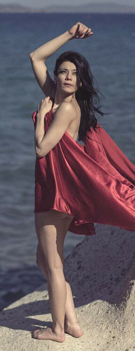 Asra Tin ポルノスター 独占 写真