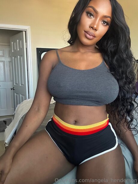 Angela Henderson ホットなモデル 写真