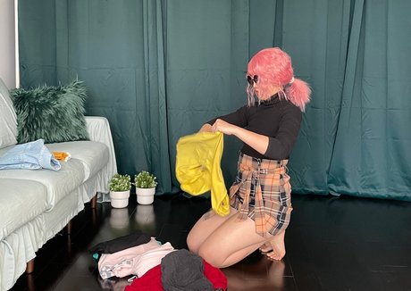 Studio Juniper ポルノスター アート 画像