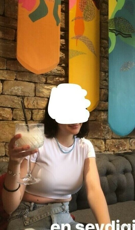 裸の女の子オンリーファンズ えろた 画像