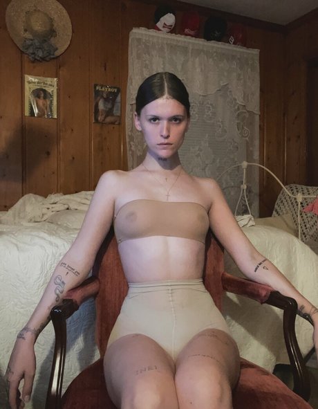 Ethel Cain ポルノスター 美しい 写真