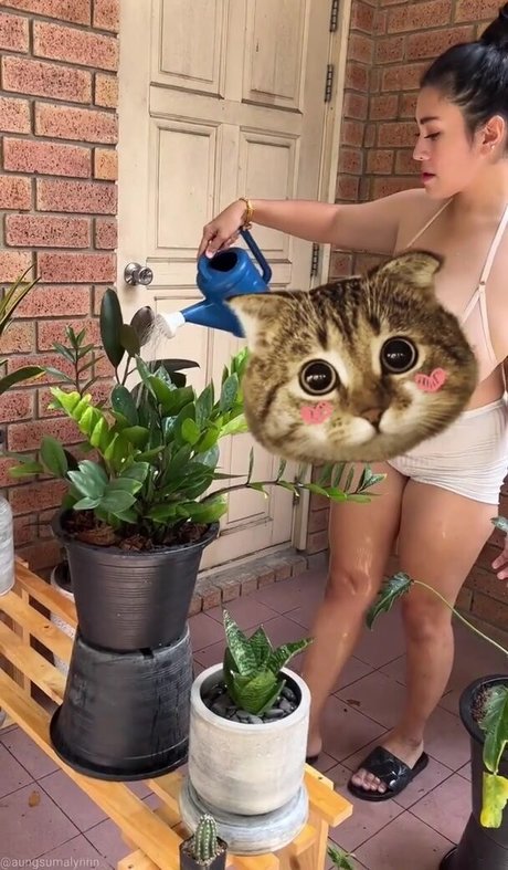 オイルを塗った巨乳オンリーファンズ アートポルノ ギャラリー