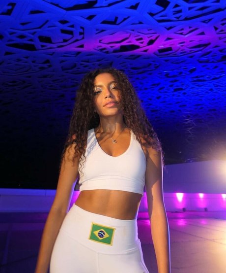 Any Gabrielly セクシーなポルノスター ギャラリー