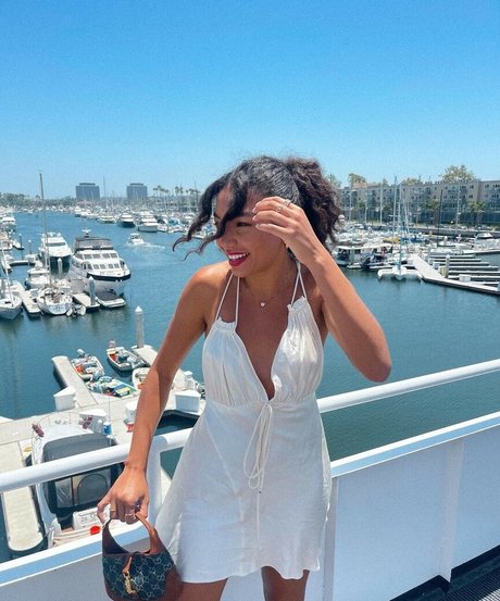 毛深いアジア人オンリーファンズ ポルノ 画像