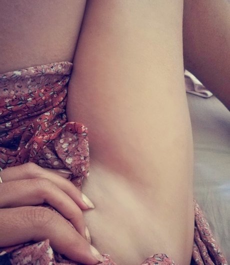 裸の女の子オンリーファンズ セクシーヌード 画像