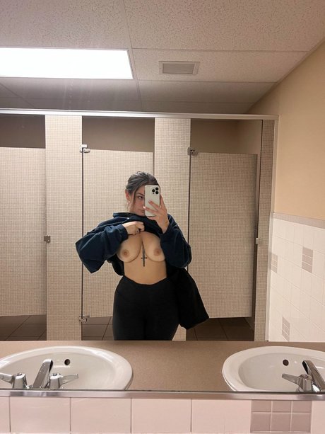 Sheisbusty ポルノモデル 画像