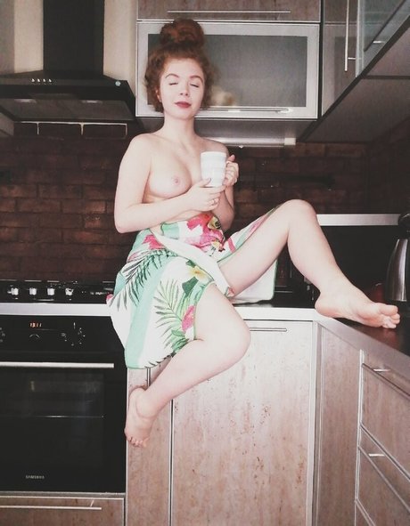 Mira Ilina 裸のポルノスター 画像