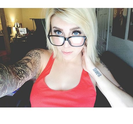 SJ Valenz ポルノスター 無料 画像