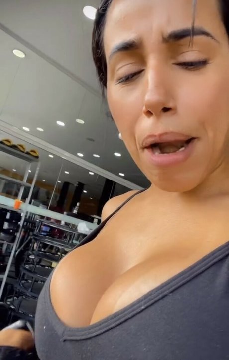 セクシーなブルネットのオンリーファンズ 美しいヌード 画像