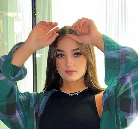 Savanah Moss ヌードスター ギャラリー