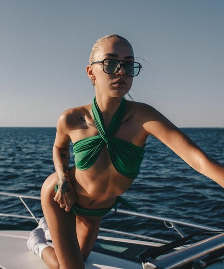 Madeleyn Kurg ヌードモデル ギャラリー