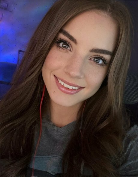 Gingy Gingerliness ポルノスター 裸 写真