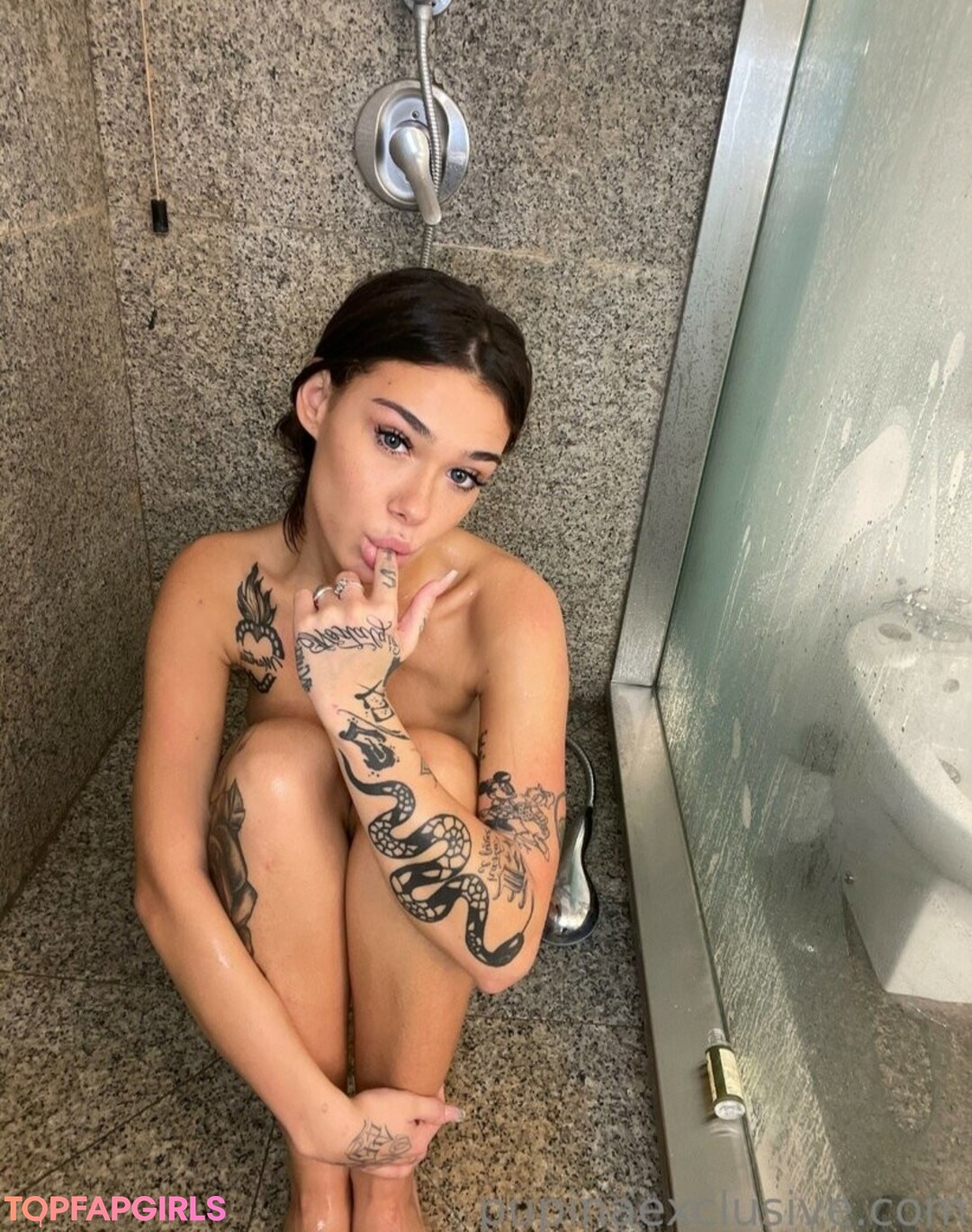 ブルネットのPOV オンリーファンズ トップ 写真