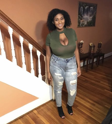 Suly ポルノ女優 ギャラリー