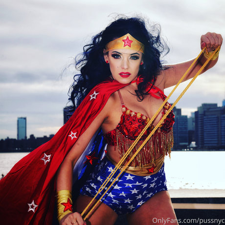 PussNYC スター ヌード ギャラリー