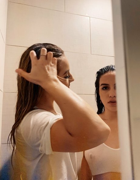 大きなプッシー唇オンリーファンズ 無料セックス 写真