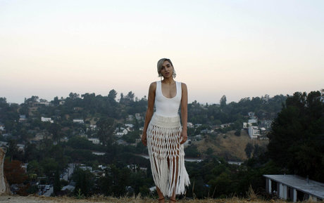 パンツを食い込ませるオンリーファンズ アート裸 画像