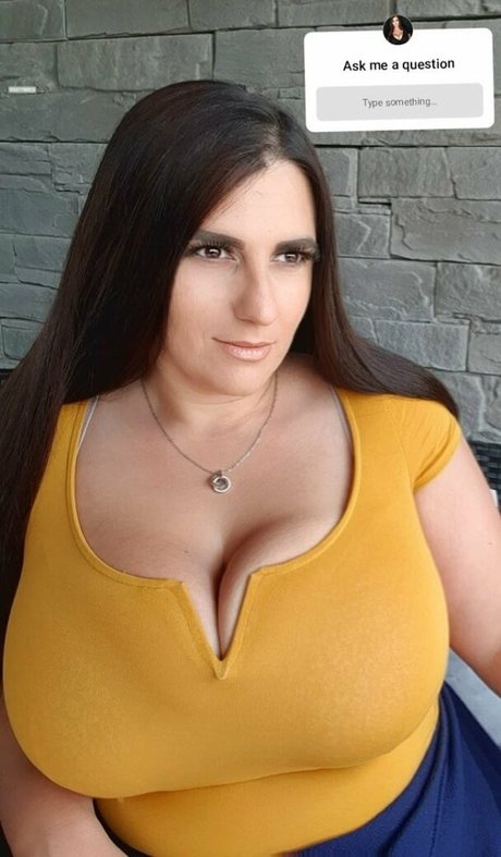 ランジェリー 熟女 オンリーファンズ 美しい 写真