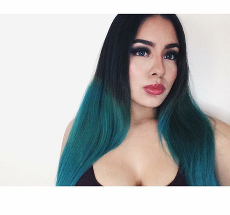 ニューハーフの乗馬オンリーファンズ エロチック 写真