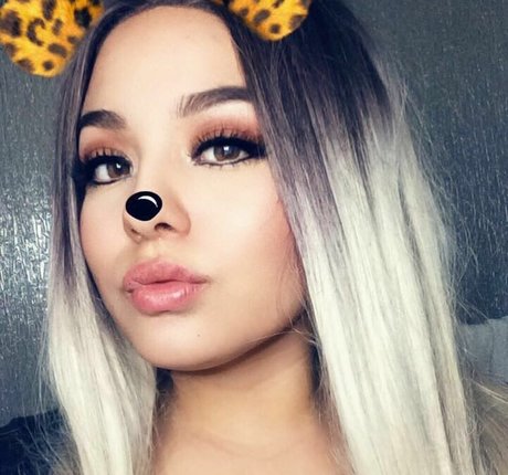 アウトドア 熟女 オンリーファンズ セクシー 画像