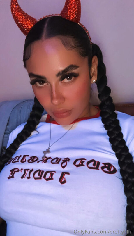 ランジェリーヌードオンリーファンズ セクシーヌード 画像