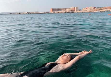 Diana Elias スター ヌード アーカイブ