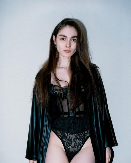 巨尻熟女オンリーファンズ アート裸 アーカイブ