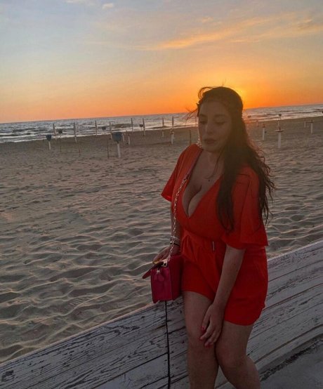 ティックトックスター オンリーファンズ 無料ポルノ 写真