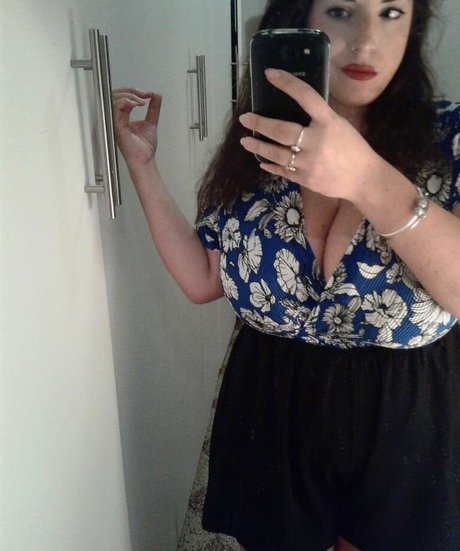 ニューハーフが男とセックスするオンリーファンズ アート裸 写真