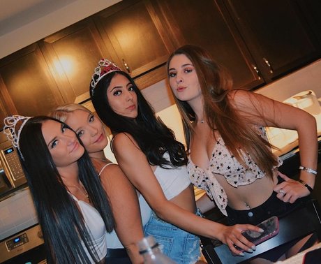 バン・オンリーファンズ ホットセックス ギャラリー